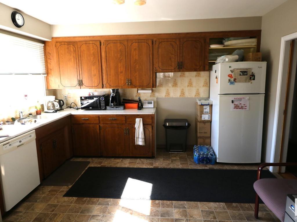 












11215 GROAT Road

,
Edmonton,




AB
T5M 3K2

