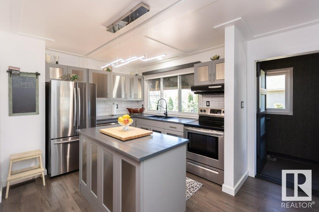 












9847 106 Street

,
Westlock,




AB
T7P 1S4


