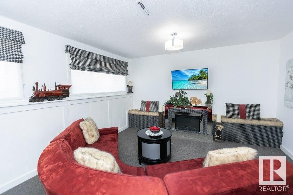 












9847 106 Street

,
Westlock,




AB
T7P 1S4

