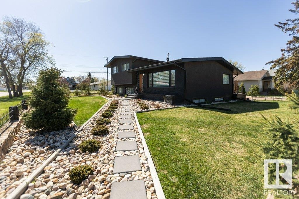 












9847 106 Street

,
Westlock,




AB
T7P 1S4

