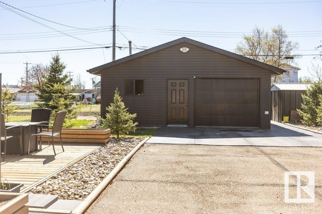 












9847 106 Street

,
Westlock,




AB
T7P 1S4

