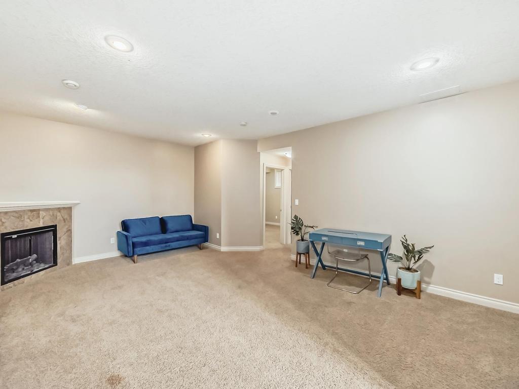 












13 12610 15 Avenue

,
Edmonton,




AB
T6W 1X1

