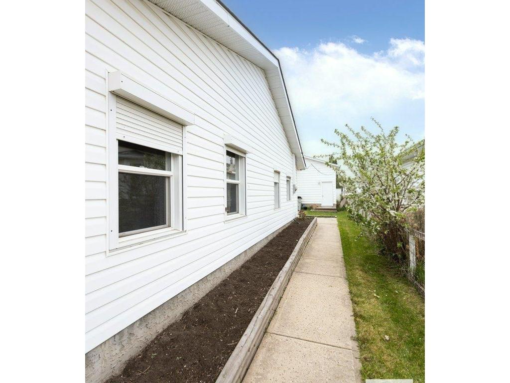 












10243 107 Street

,
Westlock,




AB
T7P 1X1

