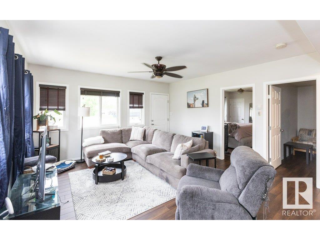 












10243 107 Street

,
Westlock,




AB
T7P 1X1

