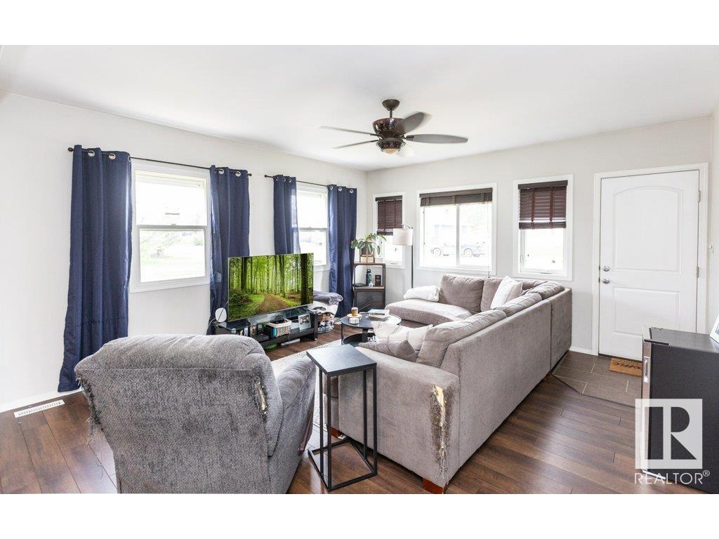 












10243 107 Street

,
Westlock,




AB
T7P 1X1


