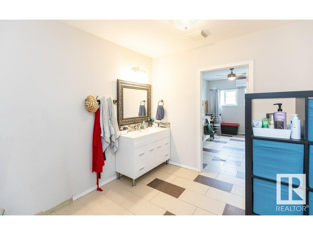 












10243 107 Street

,
Westlock,




AB
T7P 1X1

