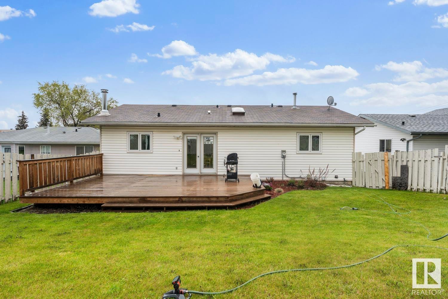 












1005 11 Street

,
Cold Lake,




AB
T9M 1K2

