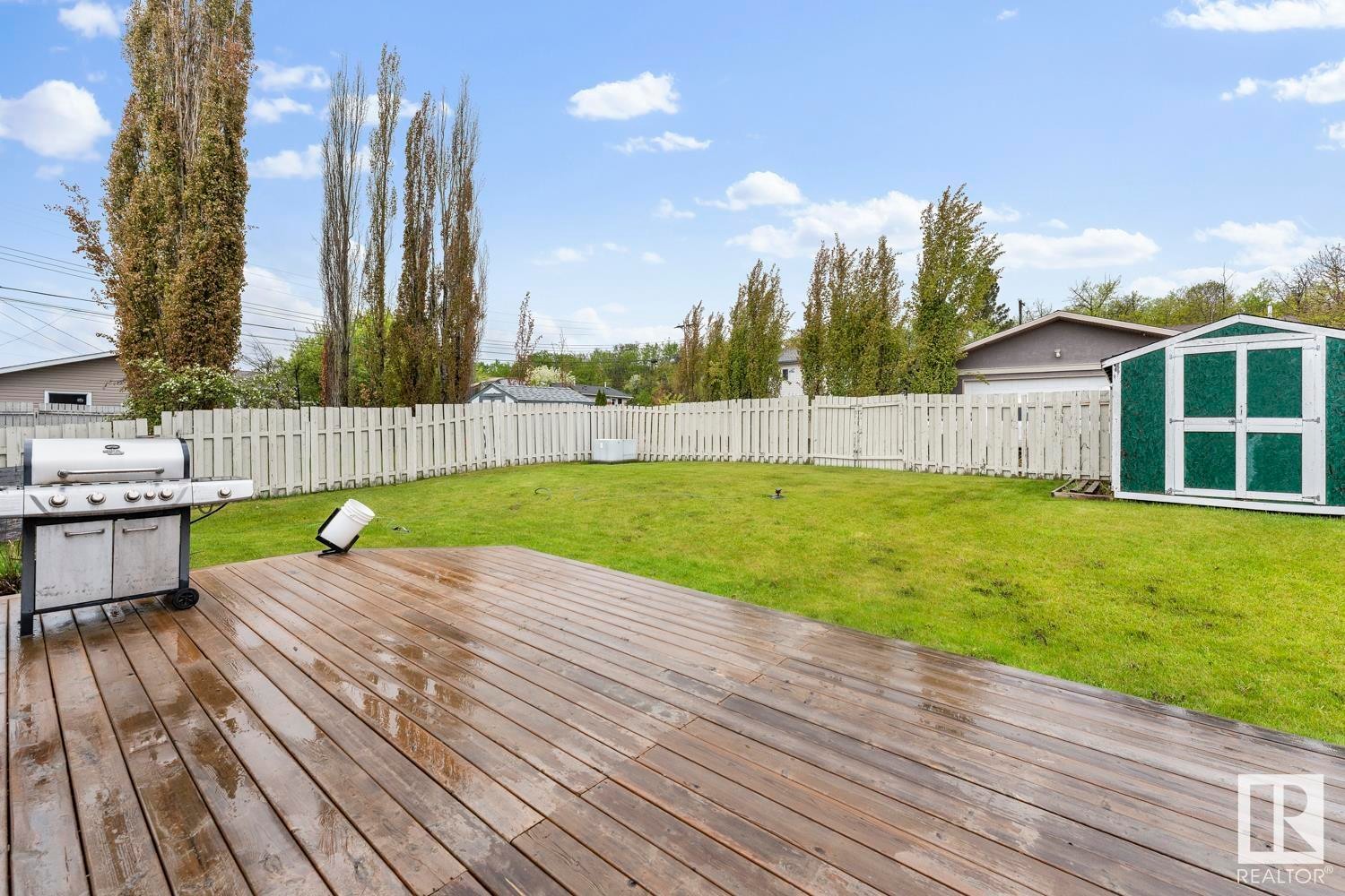 












1005 11 Street

,
Cold Lake,




AB
T9M 1K2

