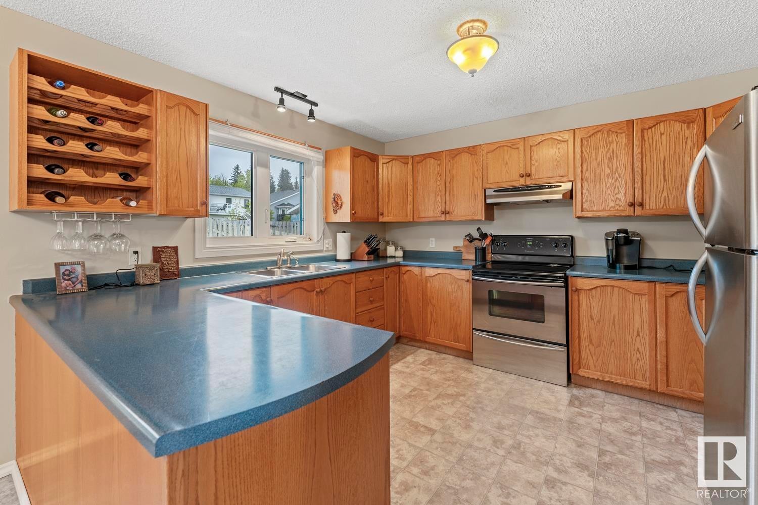 












1005 11 Street

,
Cold Lake,




AB
T9M 1K2

