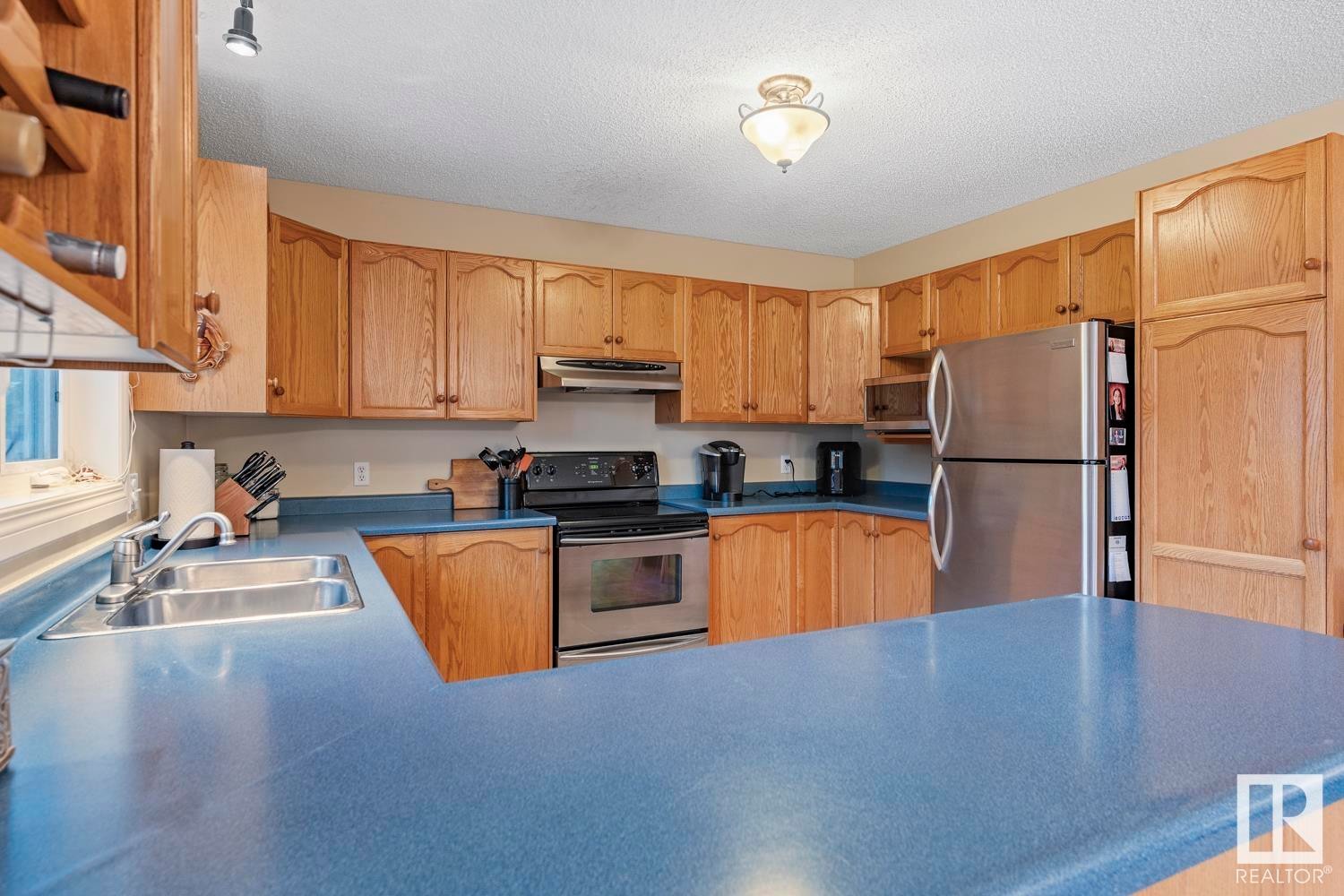 












1005 11 Street

,
Cold Lake,




AB
T9M 1K2

