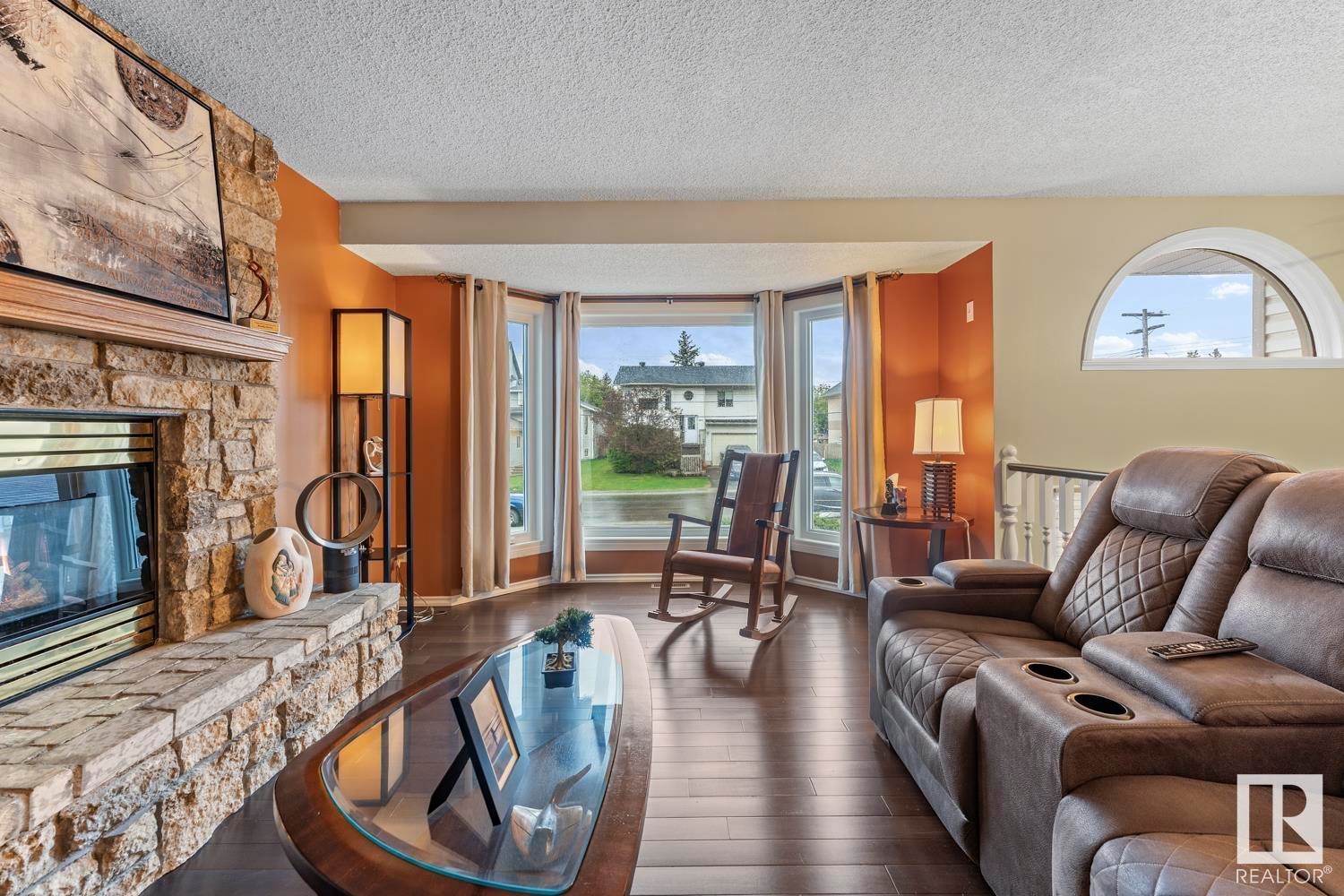 












1005 11 Street

,
Cold Lake,




AB
T9M 1K2

