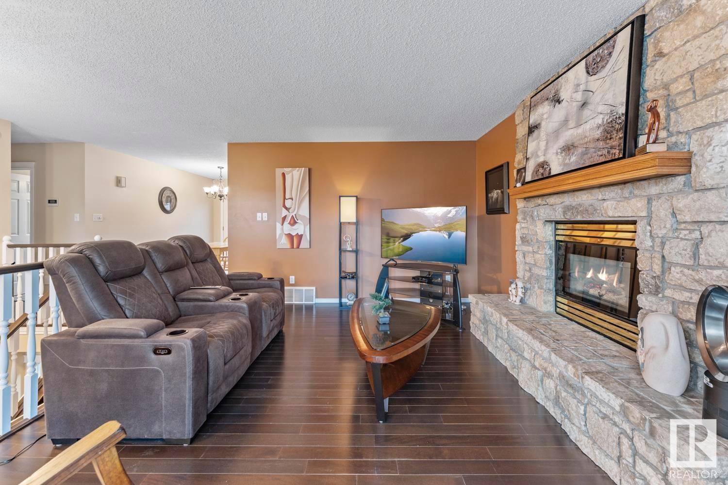 












1005 11 Street

,
Cold Lake,




AB
T9M 1K2

