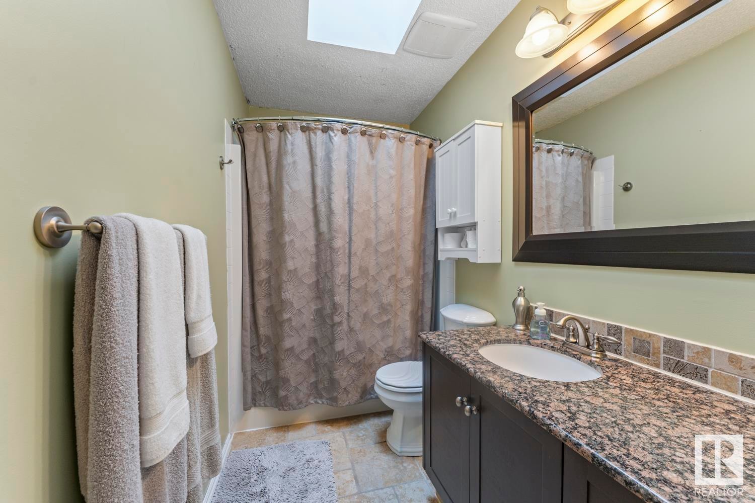 












1005 11 Street

,
Cold Lake,




AB
T9M 1K2

