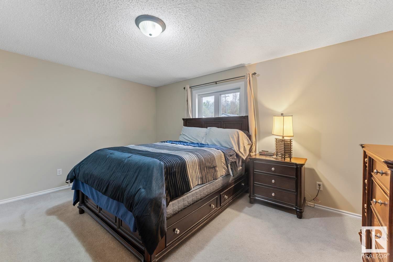 












1005 11 Street

,
Cold Lake,




AB
T9M 1K2

