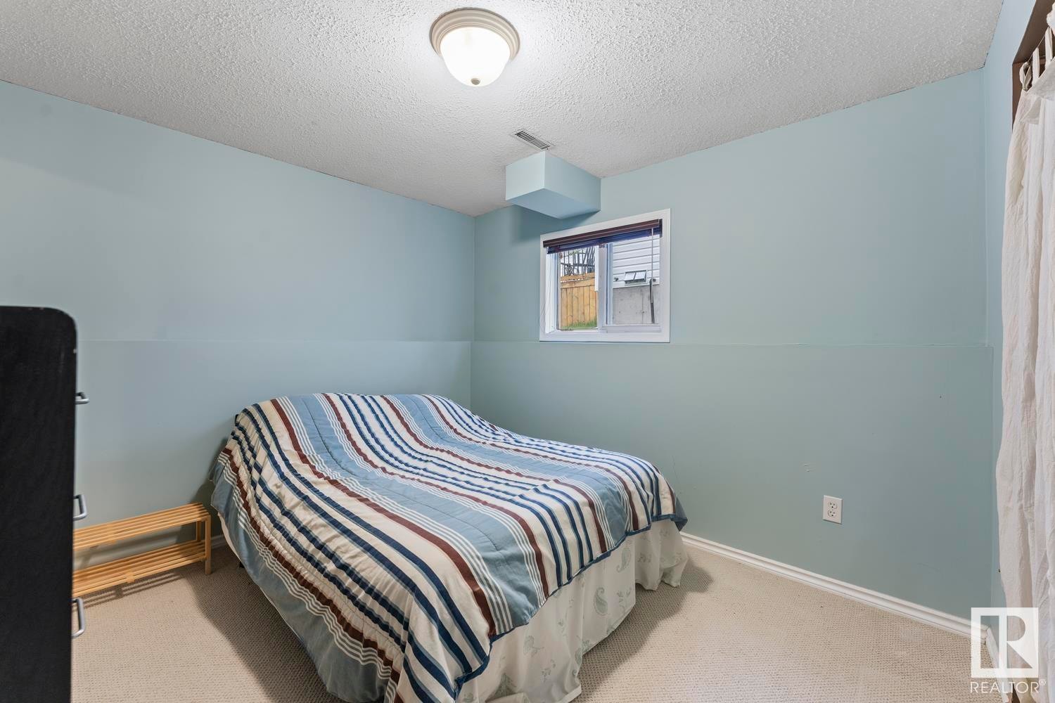 












1005 11 Street

,
Cold Lake,




AB
T9M 1K2

