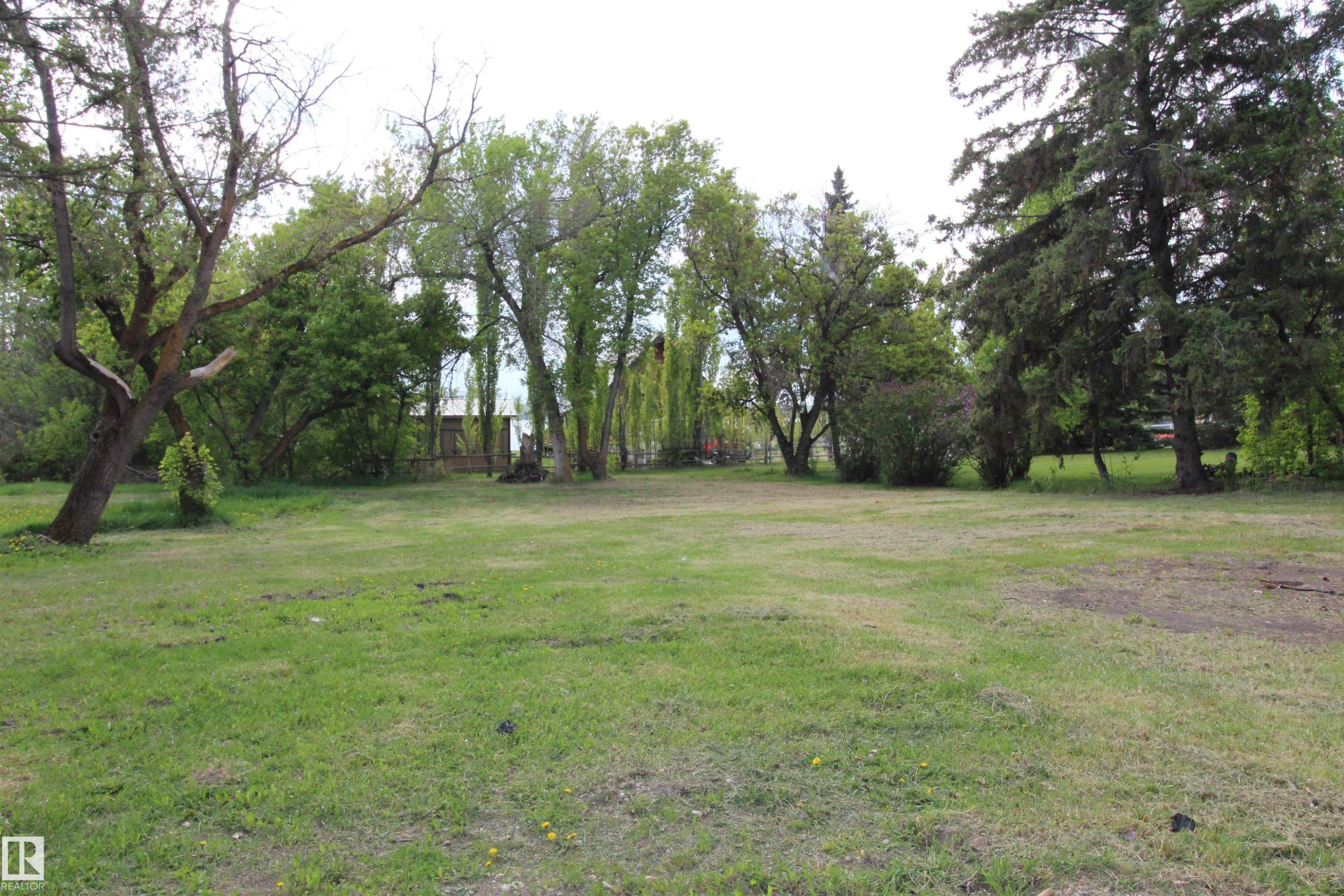 












117 57323 RR 30

,
Rural Barrhead County,







AB
T0E 1A0

