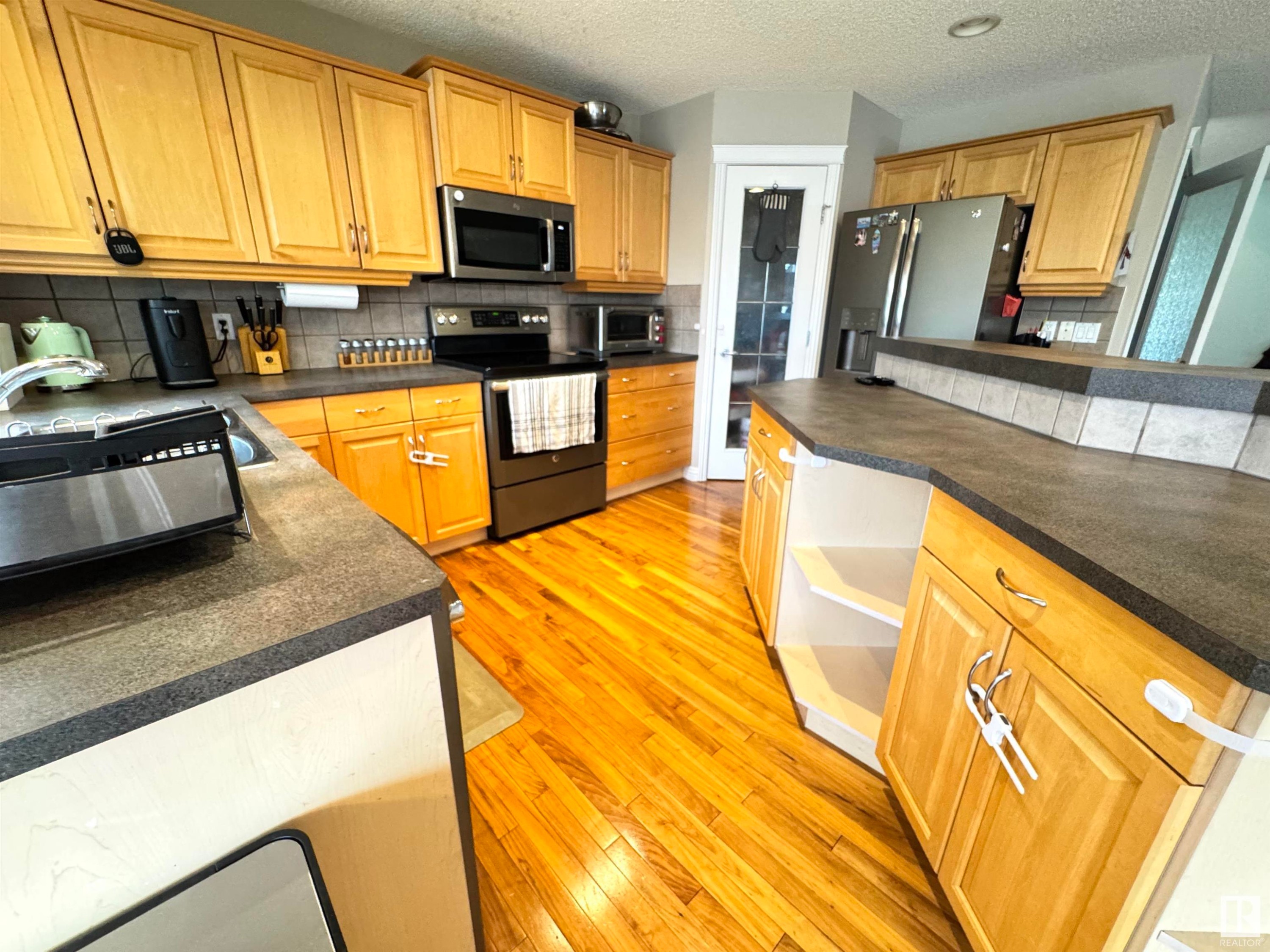 












9923 145 Avenue

,
Edmonton,




AB
T5E 6M2

