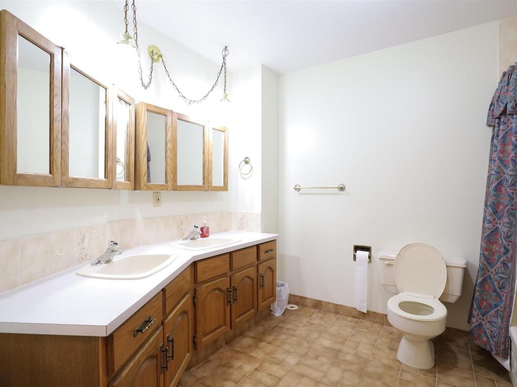 












8714 152B Avenue

,
Edmonton,




AB
T5E 6H2

