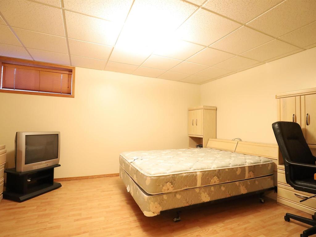 












8714 152B Avenue

,
Edmonton,




AB
T5E 6H2

