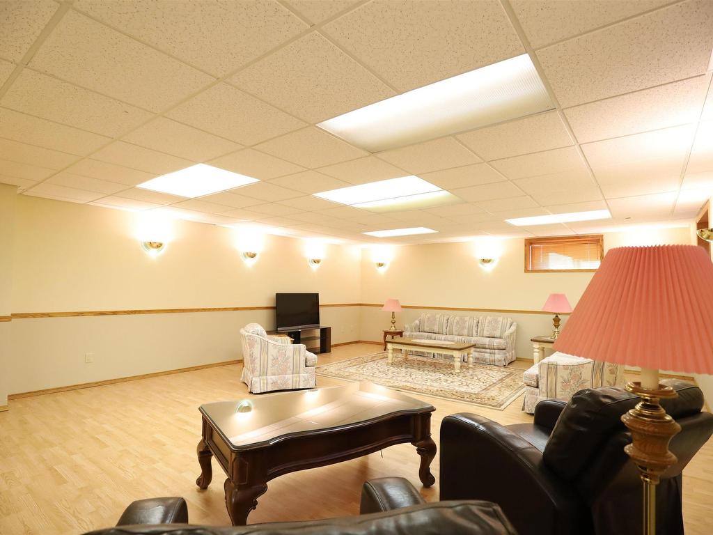 












8714 152B Avenue

,
Edmonton,




AB
T5E 6H2

