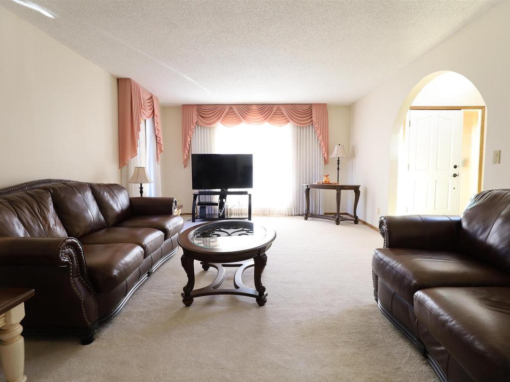 












8714 152B Avenue

,
Edmonton,




AB
T5E 6H2

