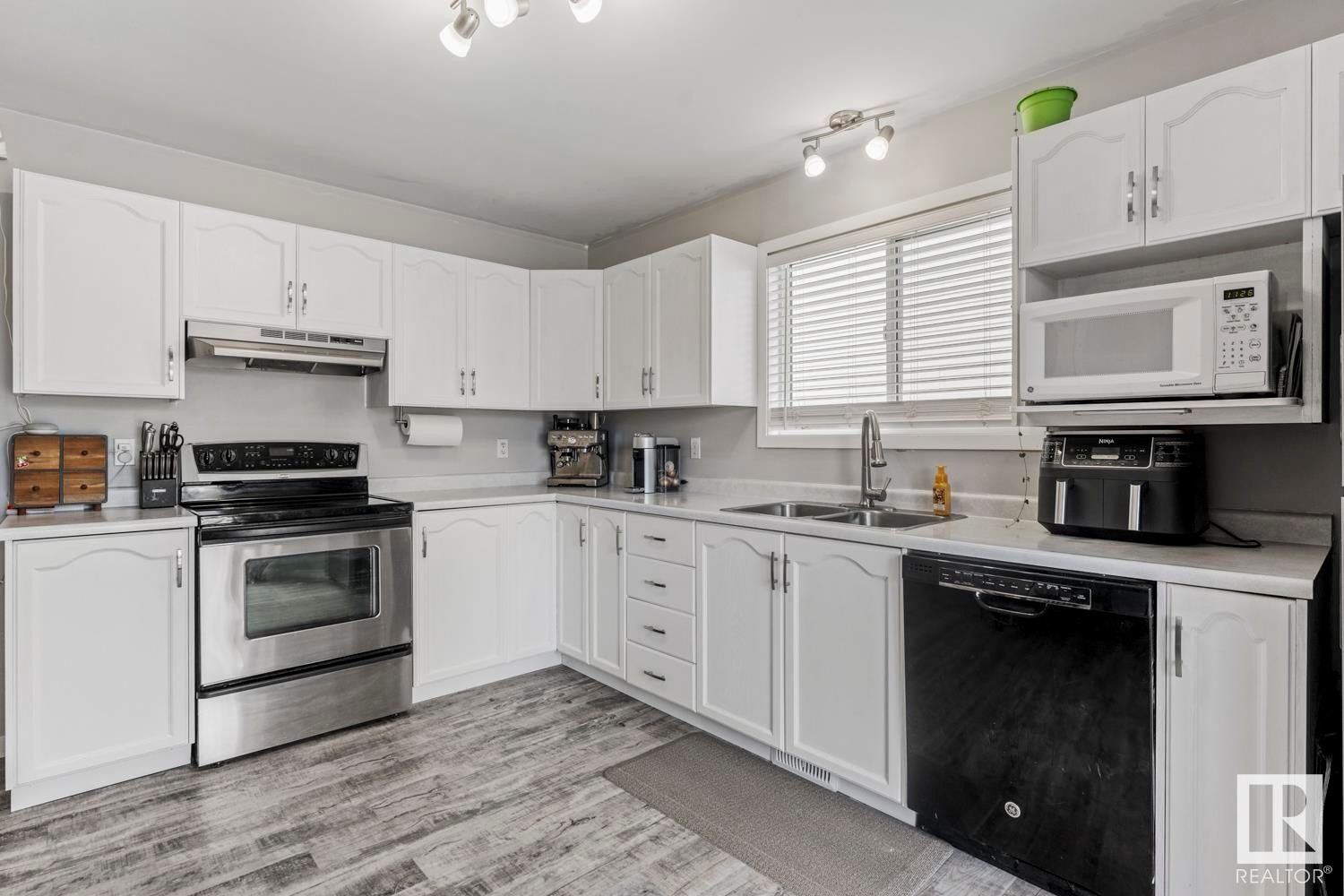 












4508 49 Avenue

,
Cold Lake,




AB
T9M 1Z6

