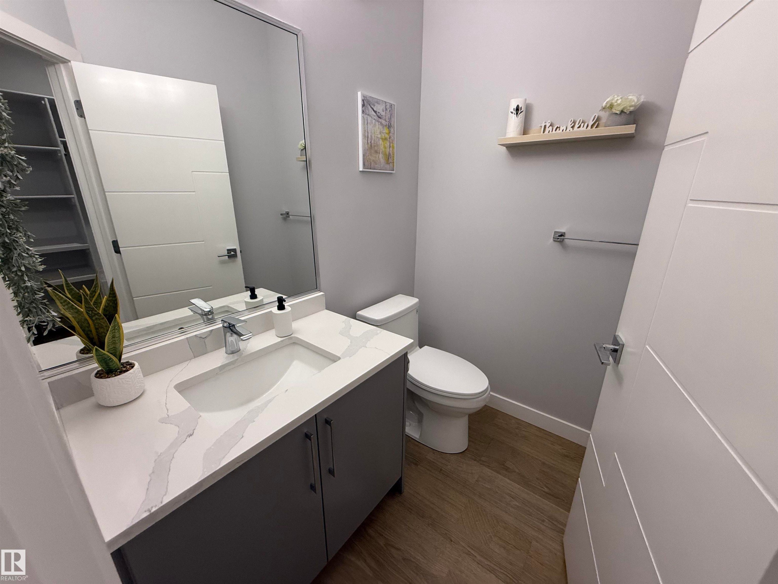 












82 MEADOWLAND Way

,
Spruce Grove,




AB
T7X 0S4

