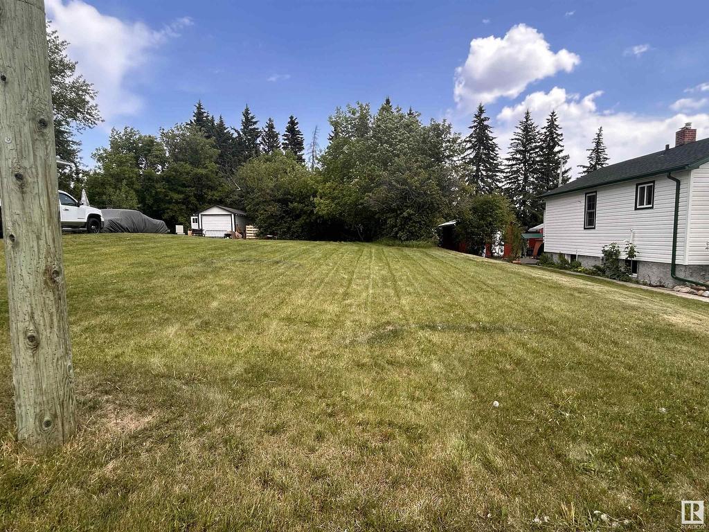 












413 5 Street

,
Thorhild,







AB
T0A 3J0

