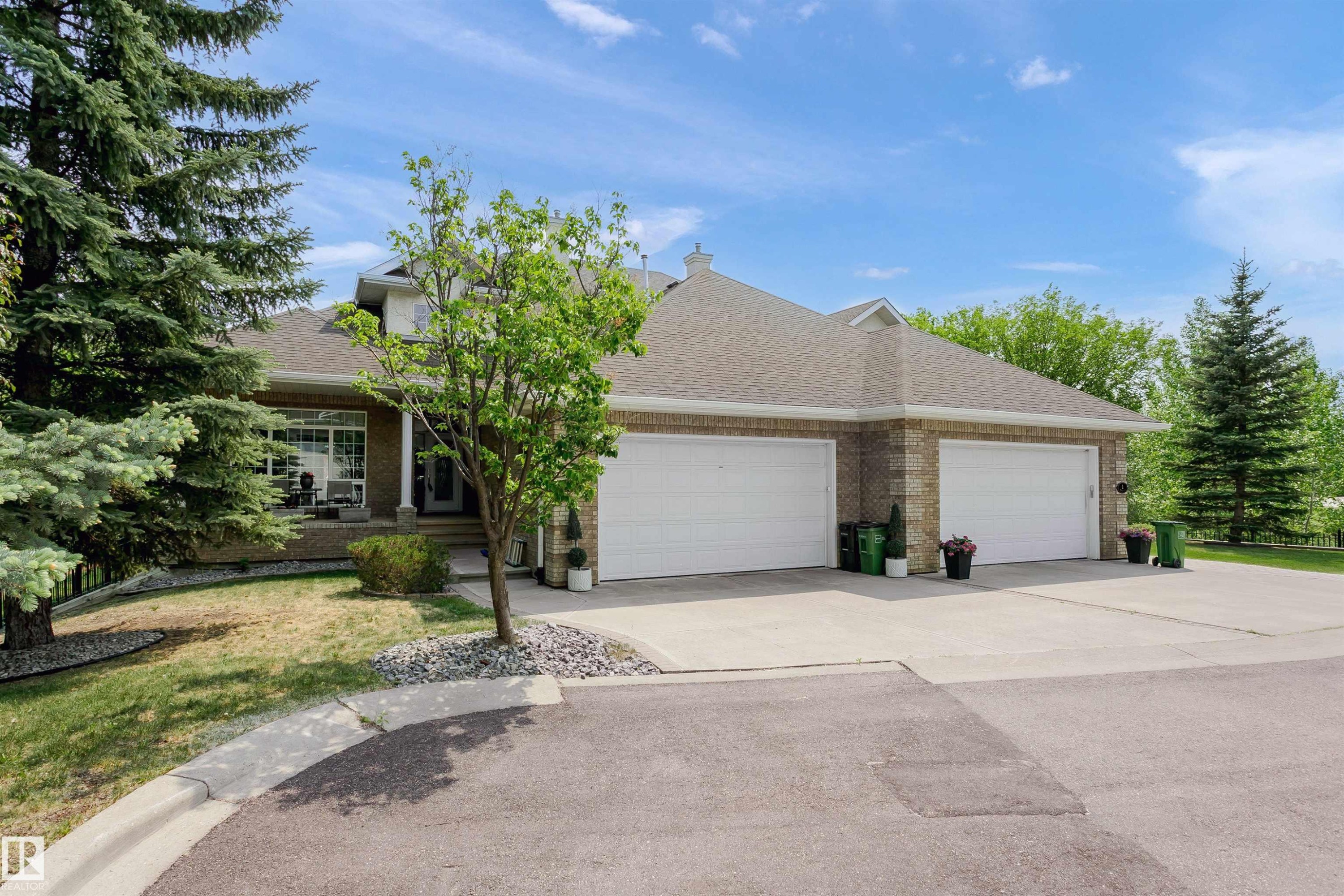 












2 735 Butterworth Drive

,
Edmonton,




AB
T6R 2M7

