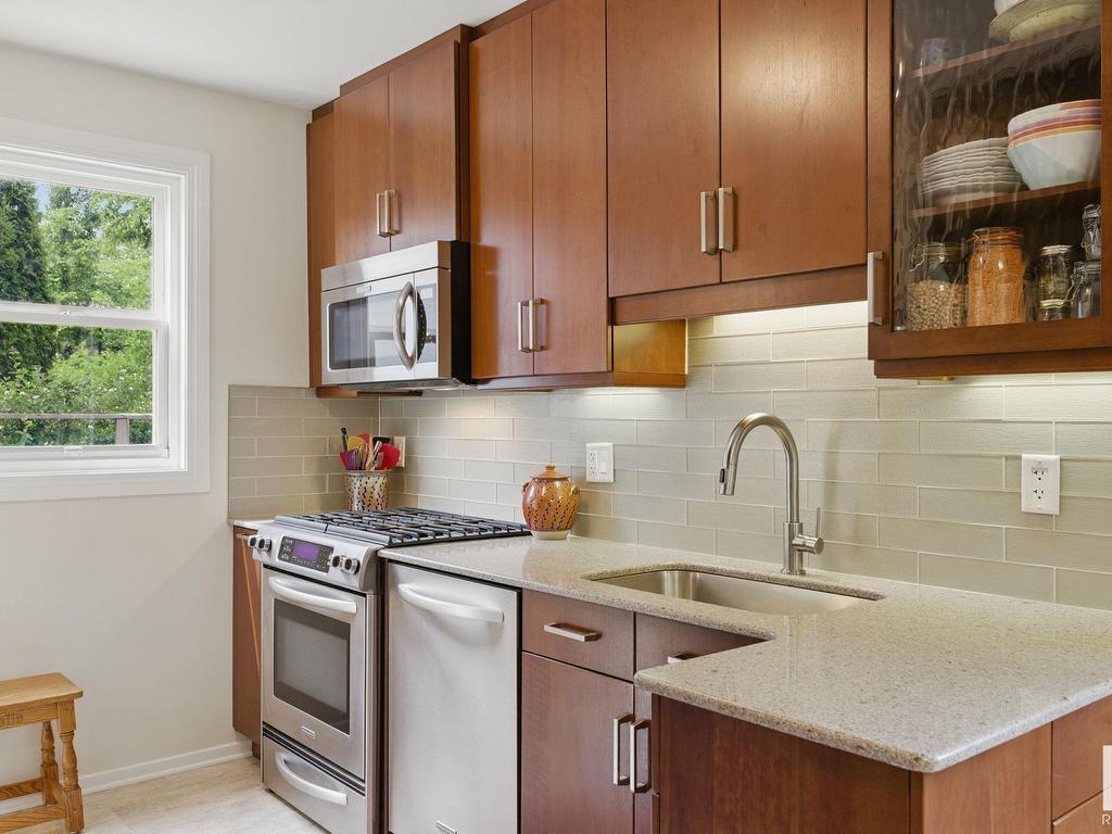 












14004 106A Avenue

,
Edmonton,




AB
T5N 1E1

