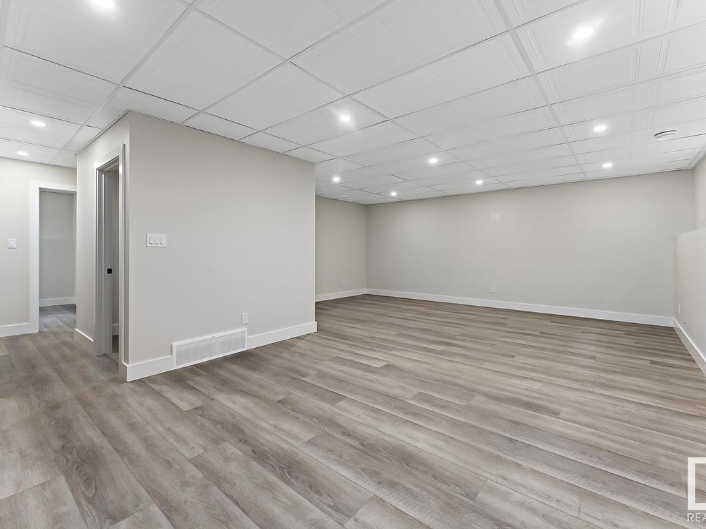 












502 Lakewood Close

,
Cold Lake,




AB
T9M 0K7

