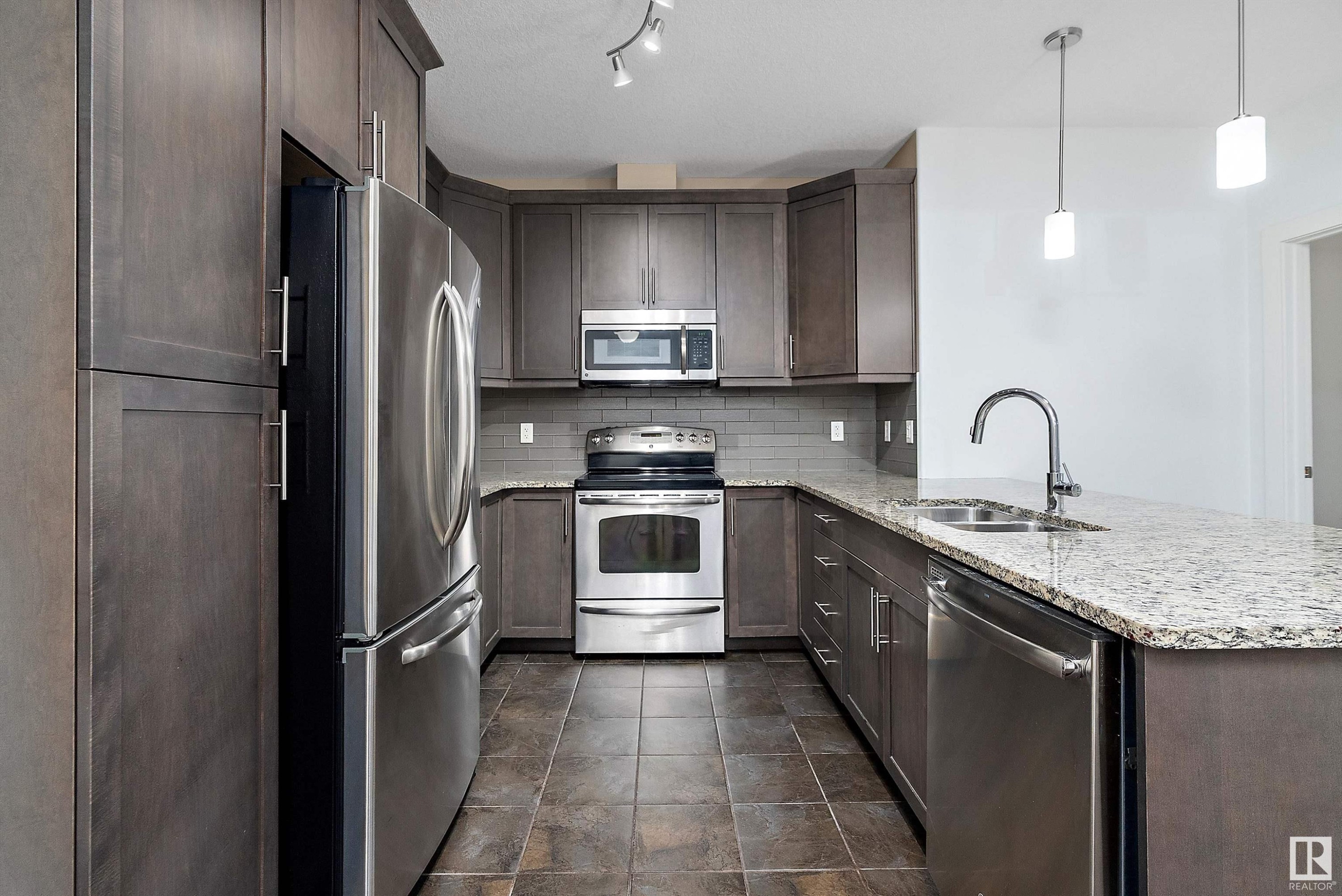 












331 6079 MAYNARD Way

,
Edmonton,




AB
T6R 0S5

