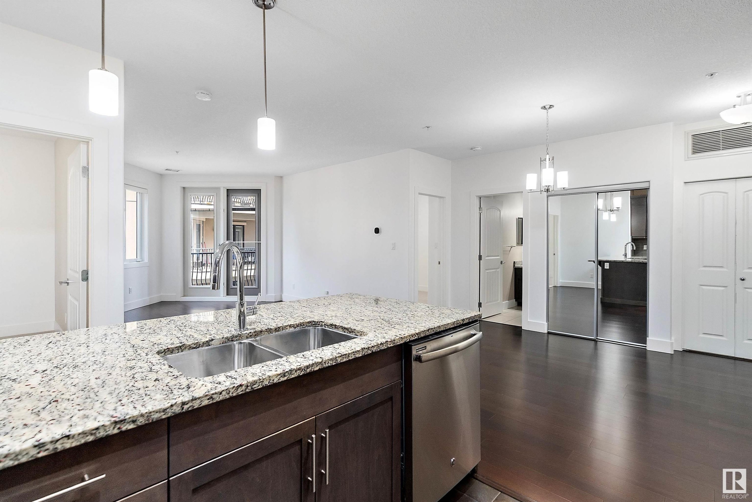 












331 6079 MAYNARD Way

,
Edmonton,




AB
T6R 0S5

