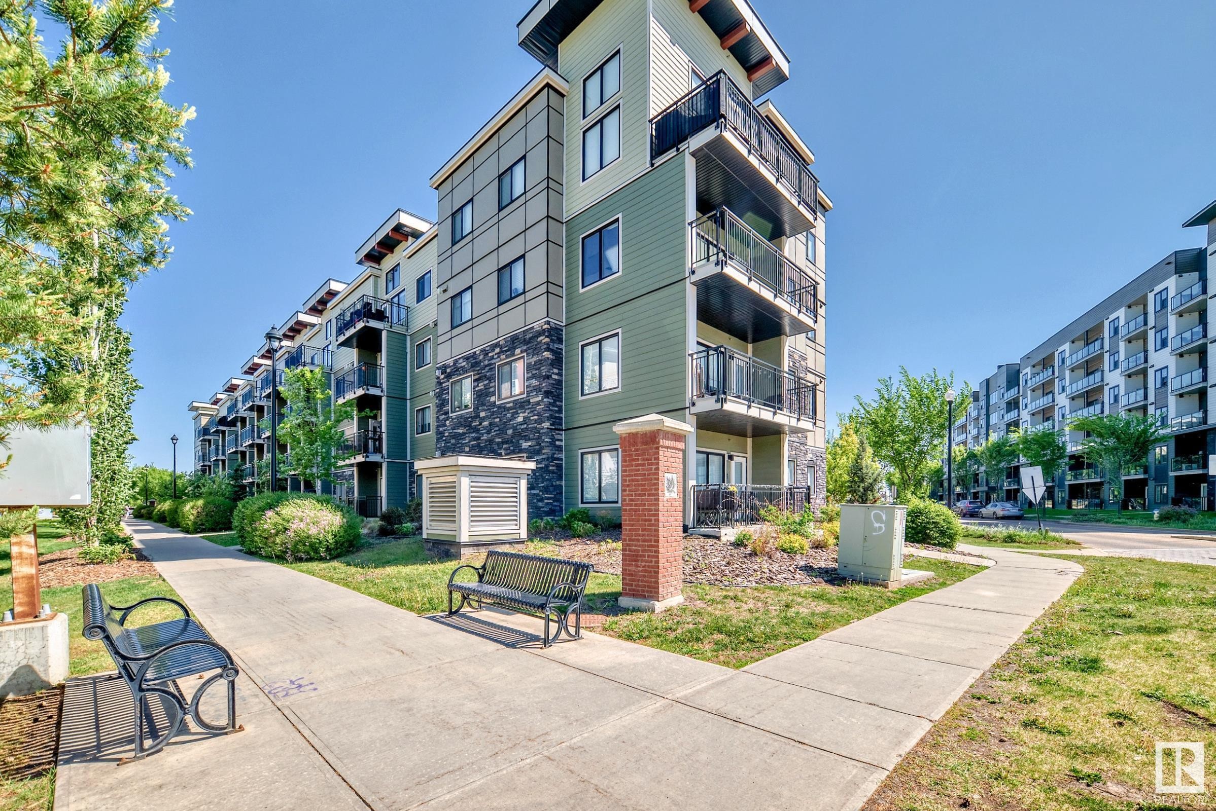 












414 560 GRIESBACH PARADE Parade

,
Edmonton,




AB
T5E 6X1

