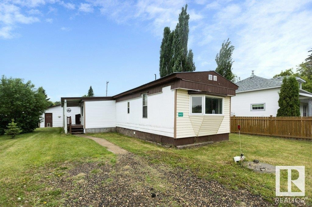 












4907 51 Avenue

,
Pickardville,




AB
T0H 1W0

