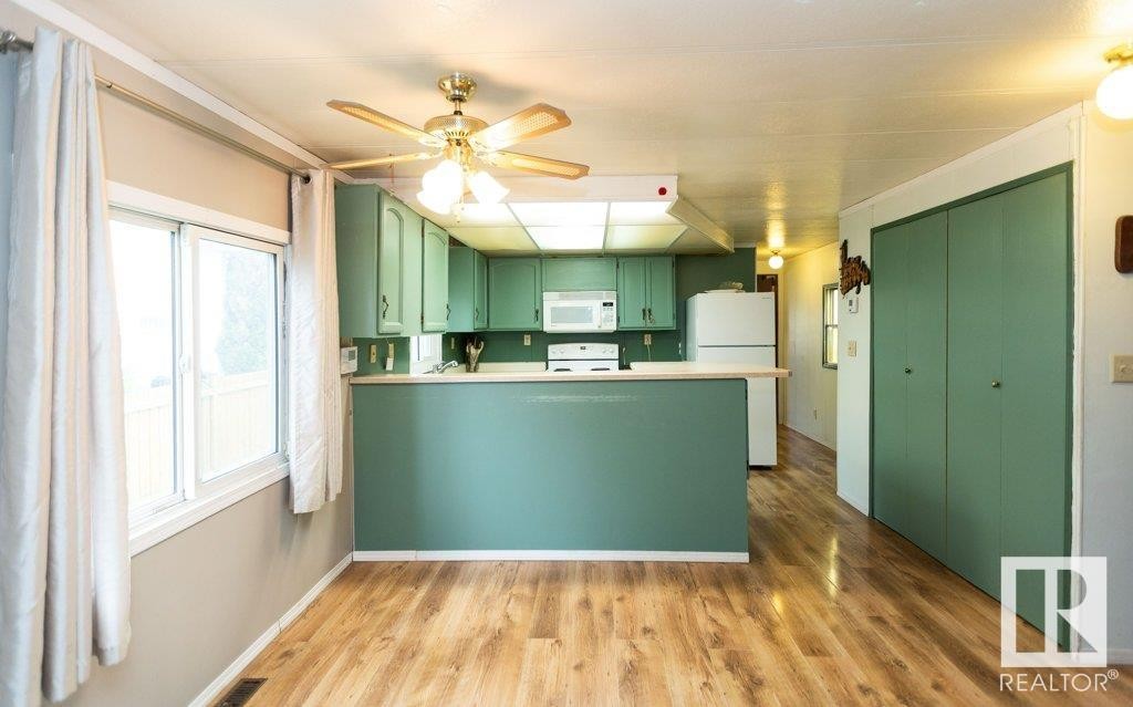 












4907 51 Avenue

,
Pickardville,




AB
T0H 1W0

