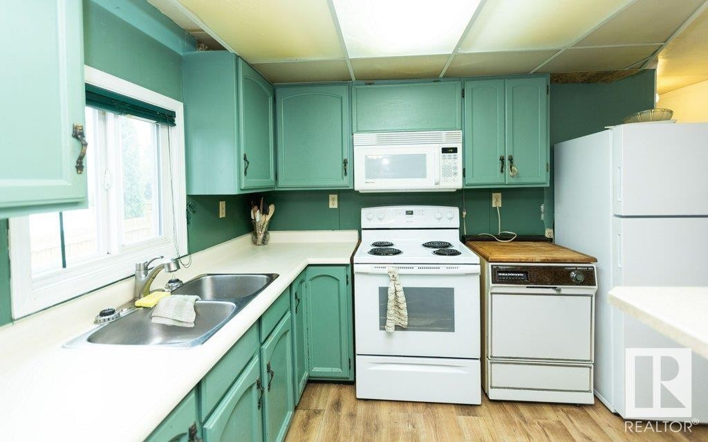












4907 51 Avenue

,
Pickardville,




AB
T0H 1W0

