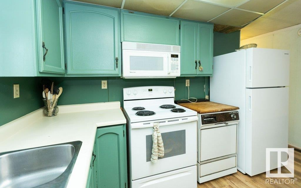 












4907 51 Avenue

,
Pickardville,




AB
T0H 1W0

