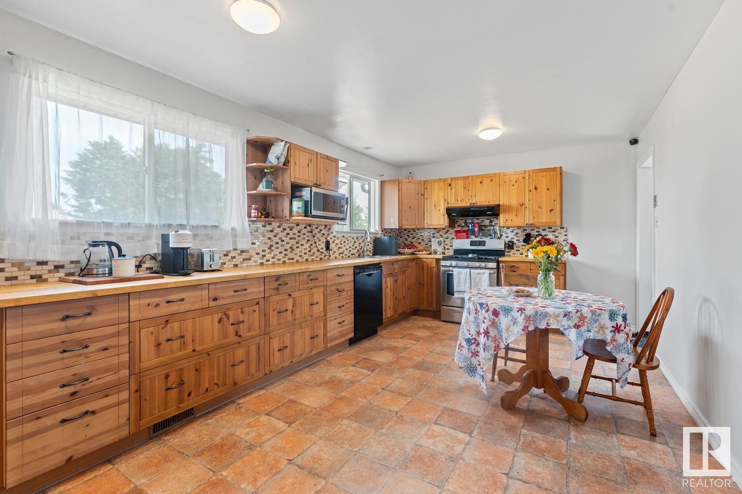 












603 12 Avenue

,
Cold Lake,




AB
T9M 1H5

