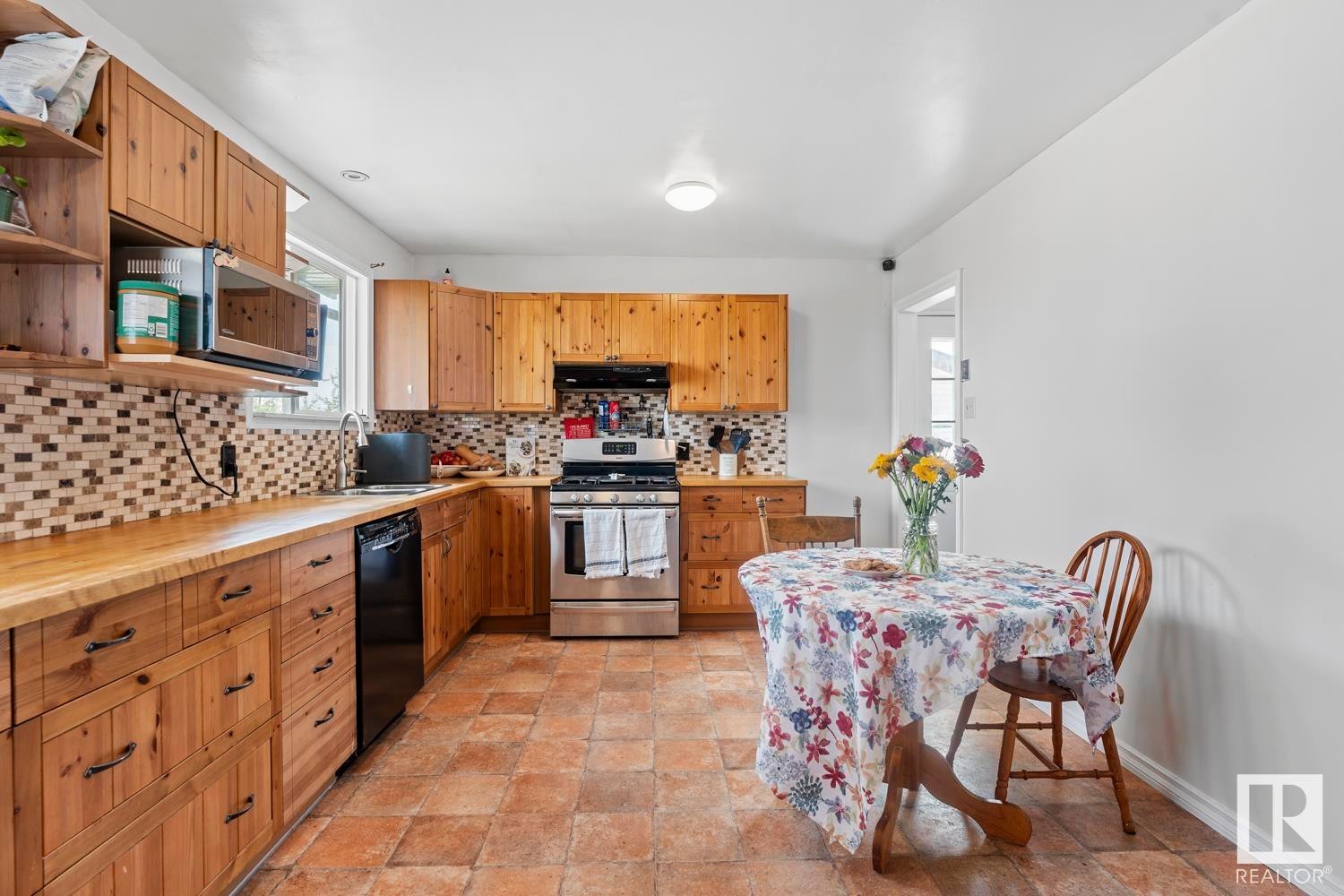 












603 12 Avenue

,
Cold Lake,




AB
T9M 1H5

