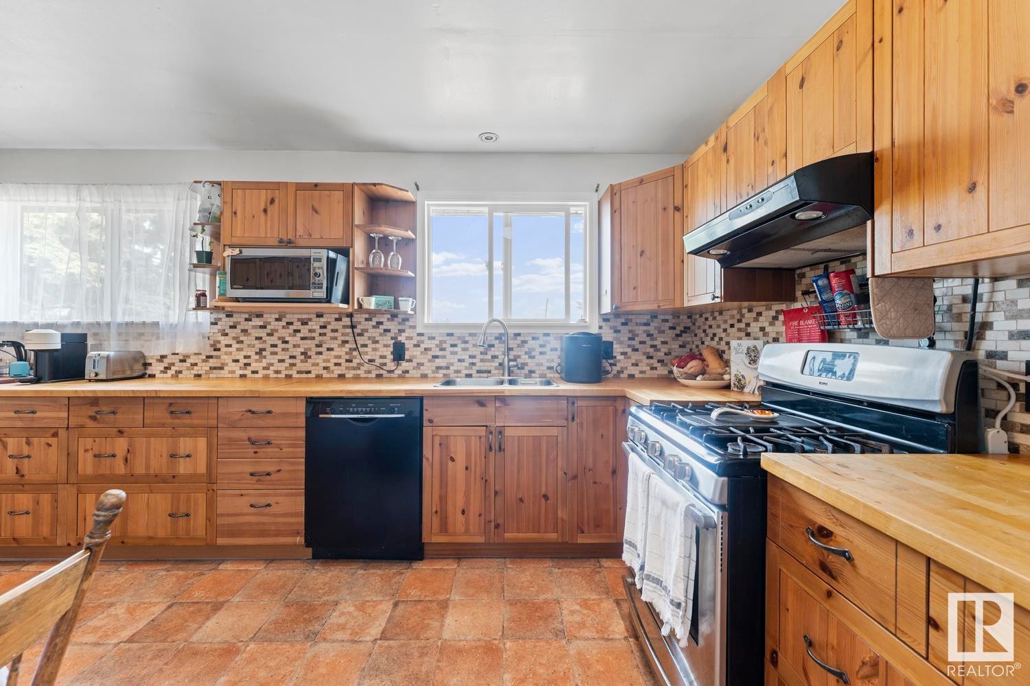 












603 12 Avenue

,
Cold Lake,




AB
T9M 1H5

