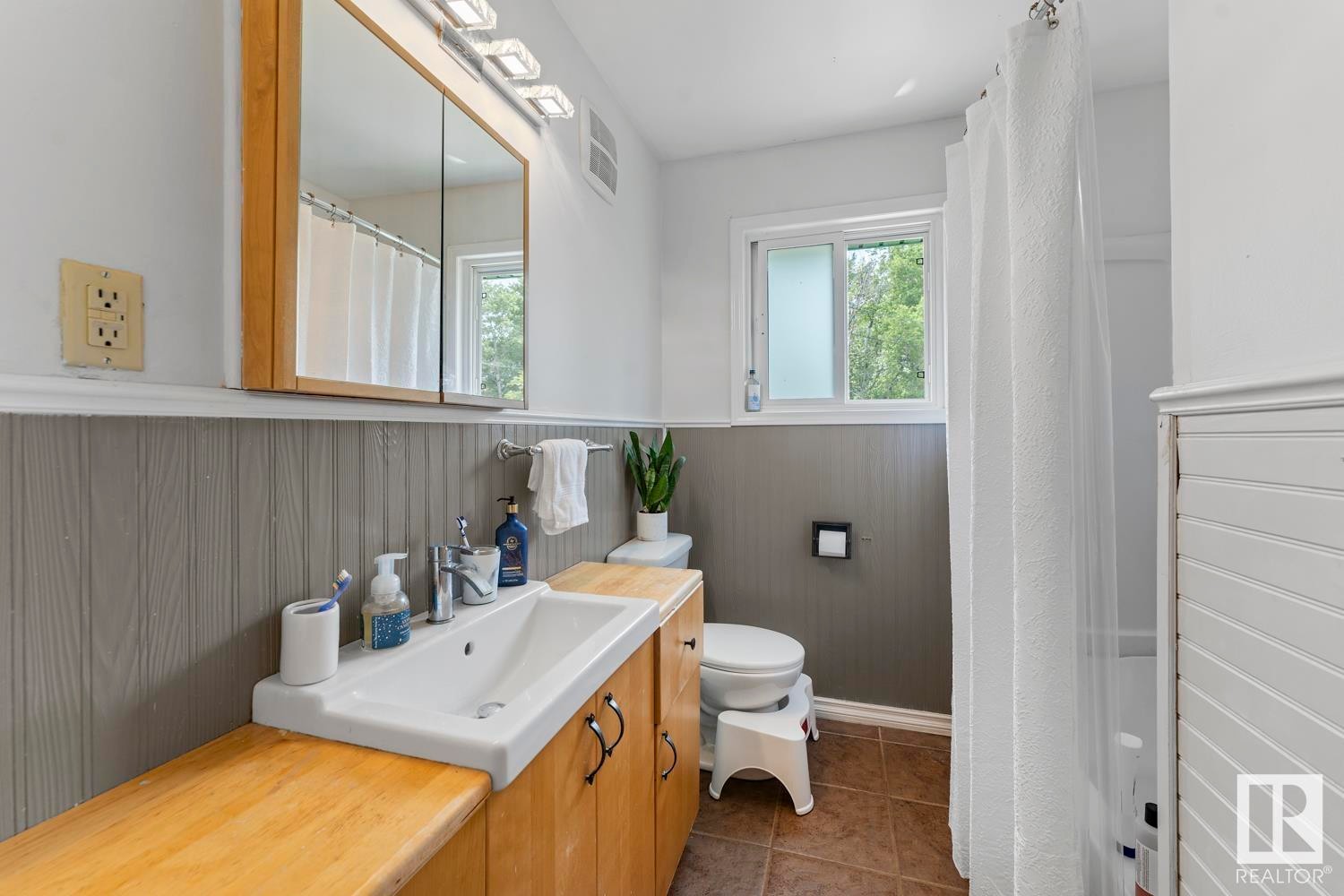 












603 12 Avenue

,
Cold Lake,




AB
T9M 1H5

