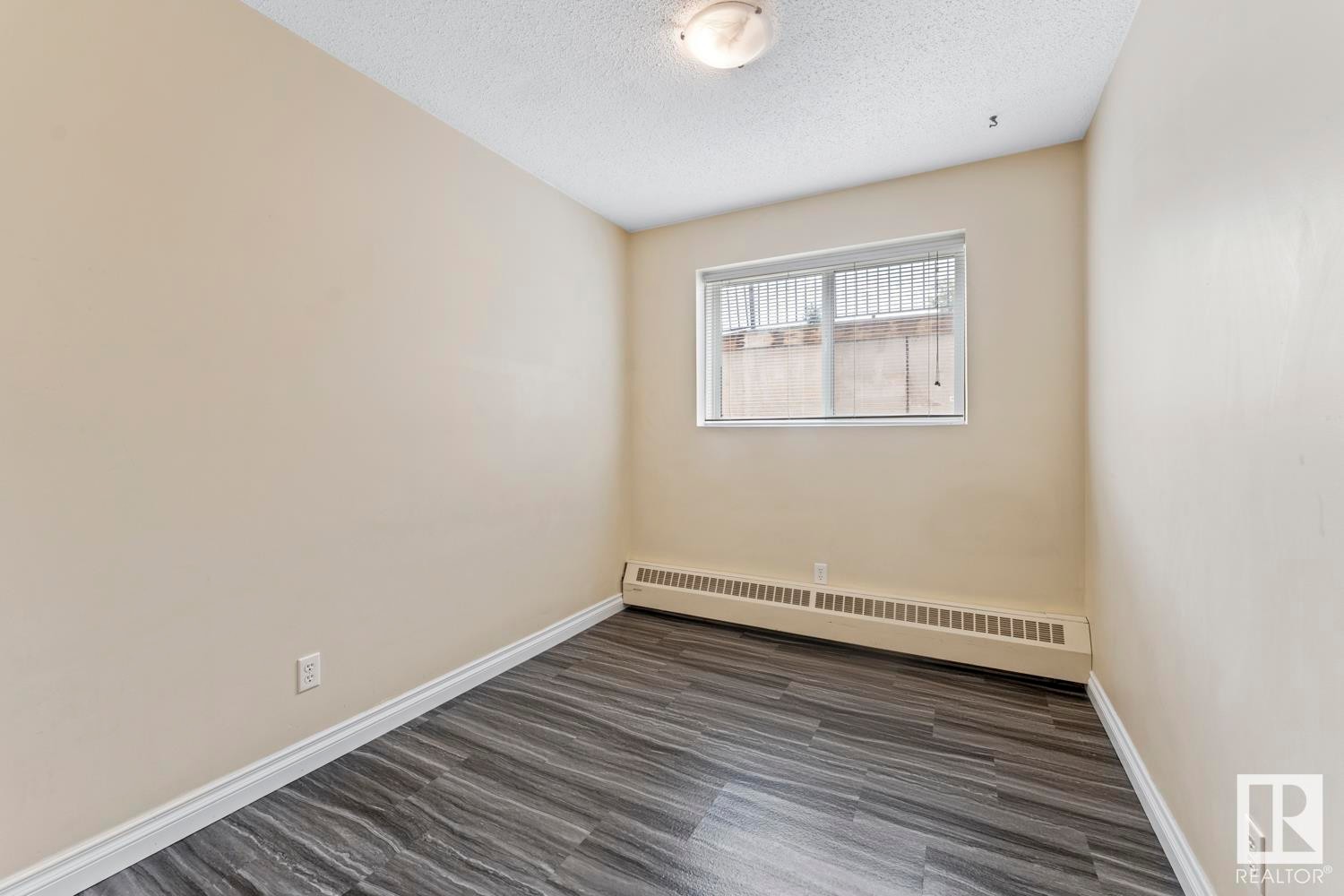 












103 911 10 Street

,
Cold Lake,




AB
T9M 1J8


