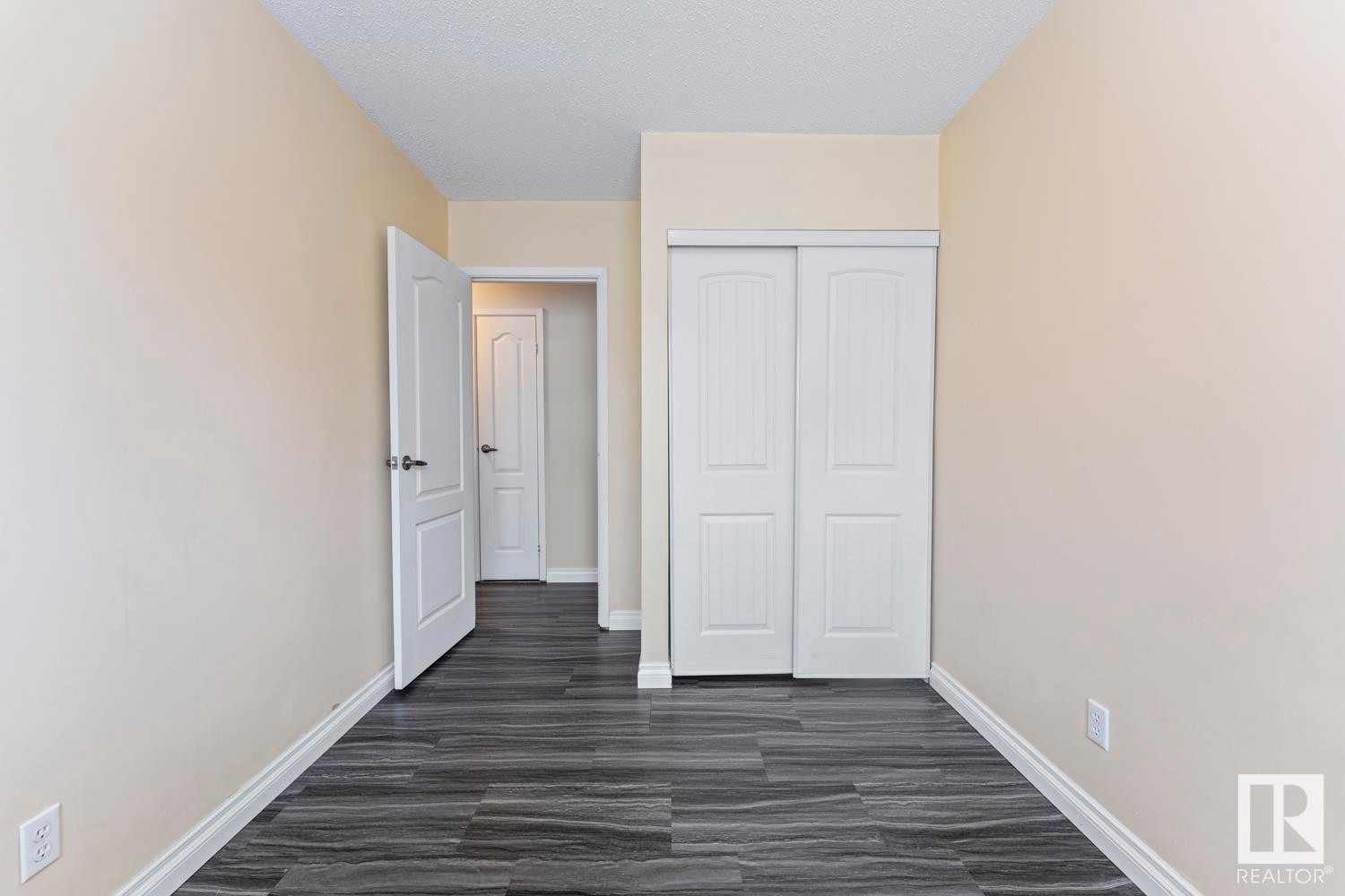 












103 911 10 Street

,
Cold Lake,




AB
T9M 1J8

