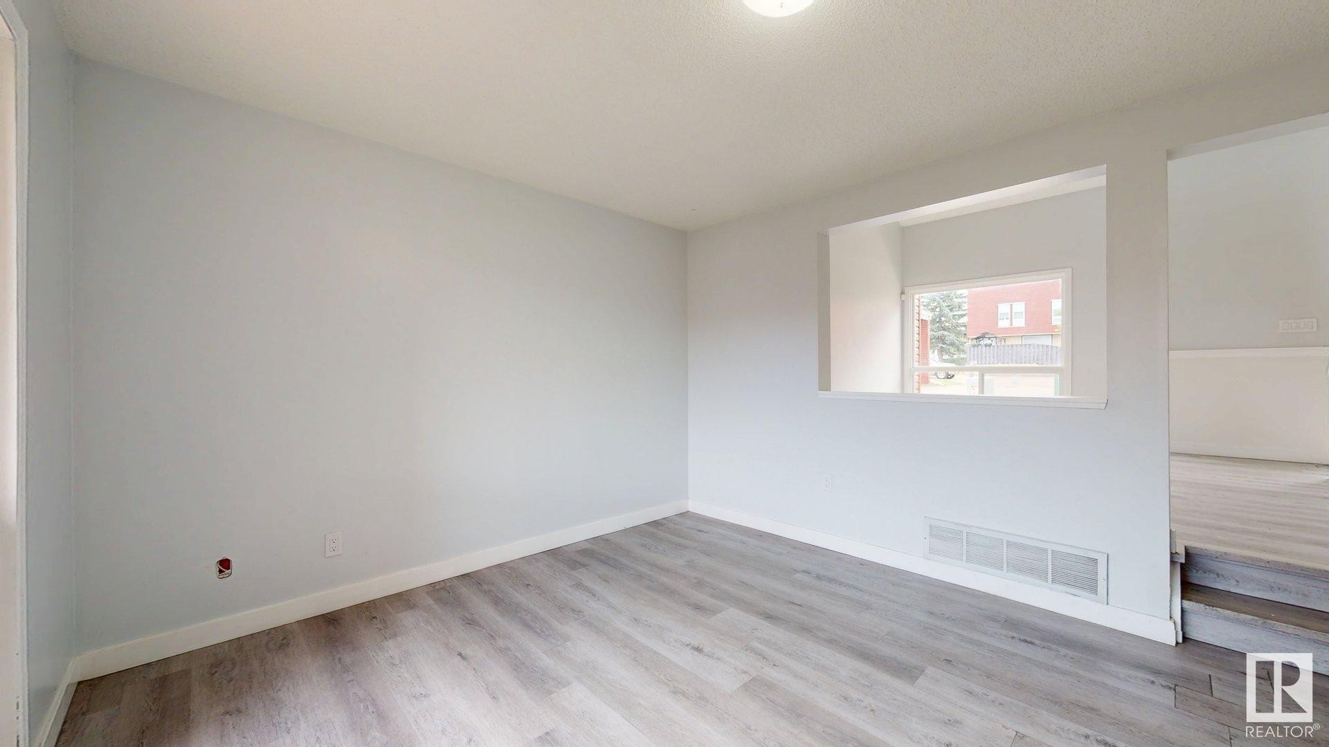 












613 MILLBOURNE Road E

,
Edmonton,




AB
T6X 3N3

