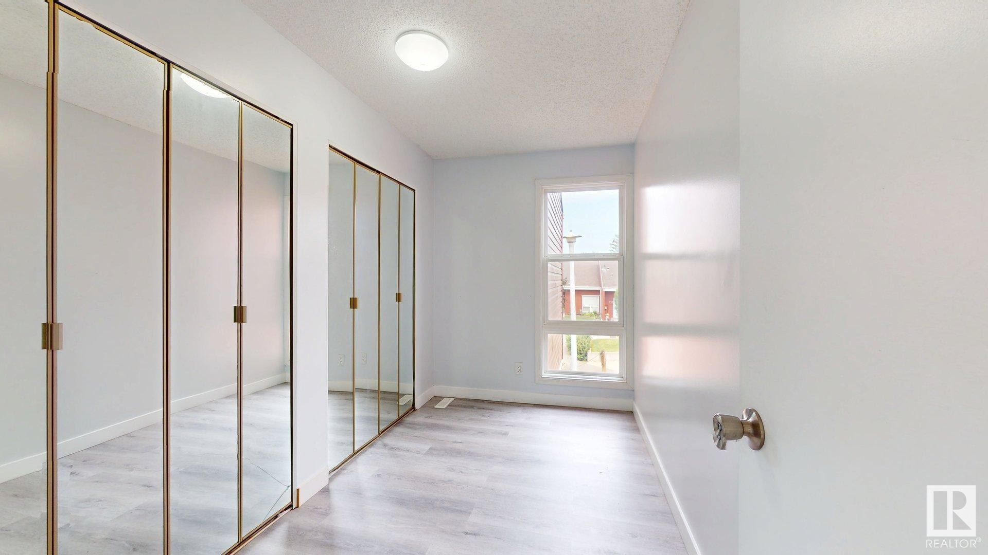 












613 MILLBOURNE Road E

,
Edmonton,




AB
T6X 3N3

