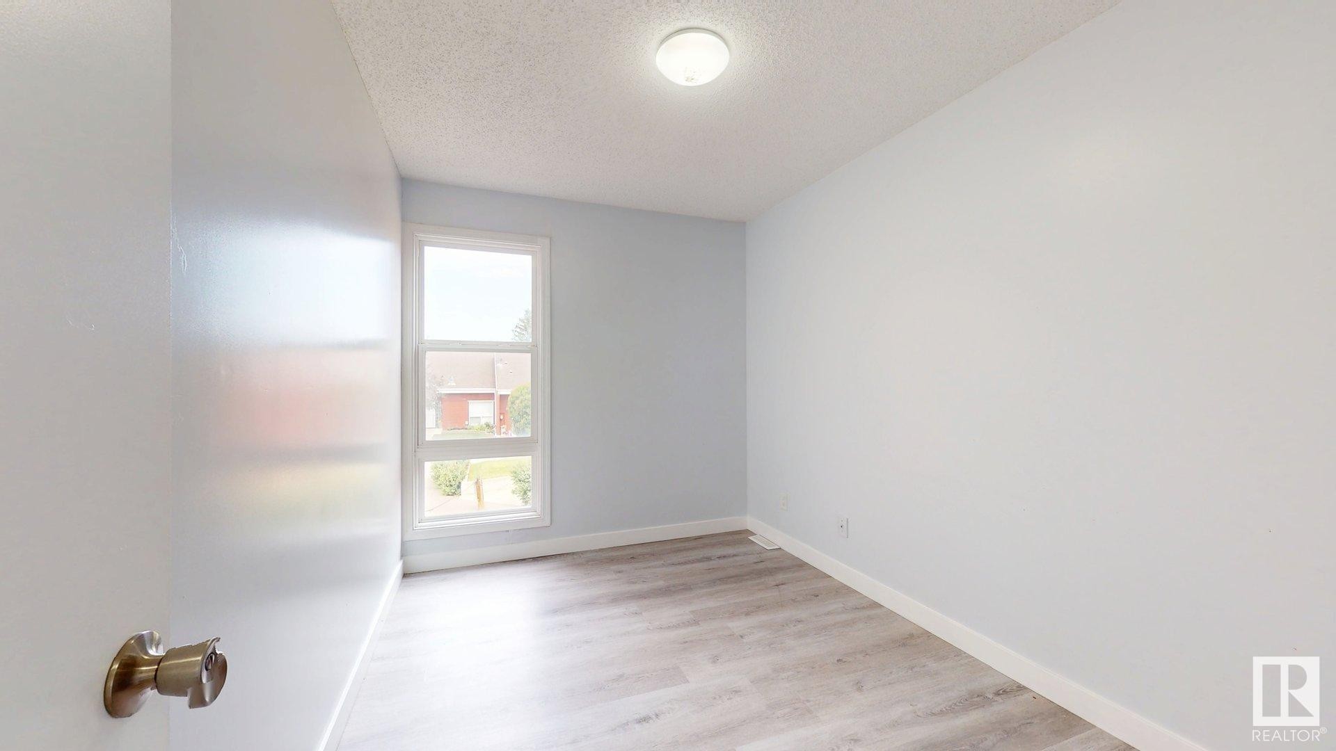 












613 MILLBOURNE Road E

,
Edmonton,




AB
T6X 3N3

