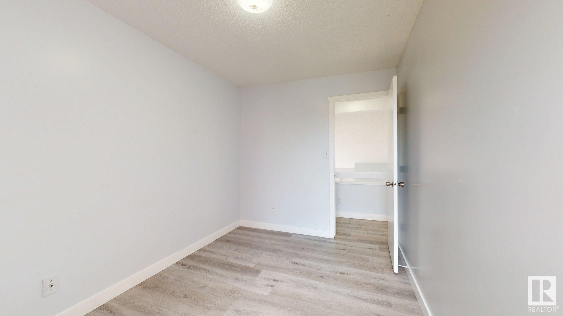 












613 MILLBOURNE Road E

,
Edmonton,




AB
T6X 3N3

