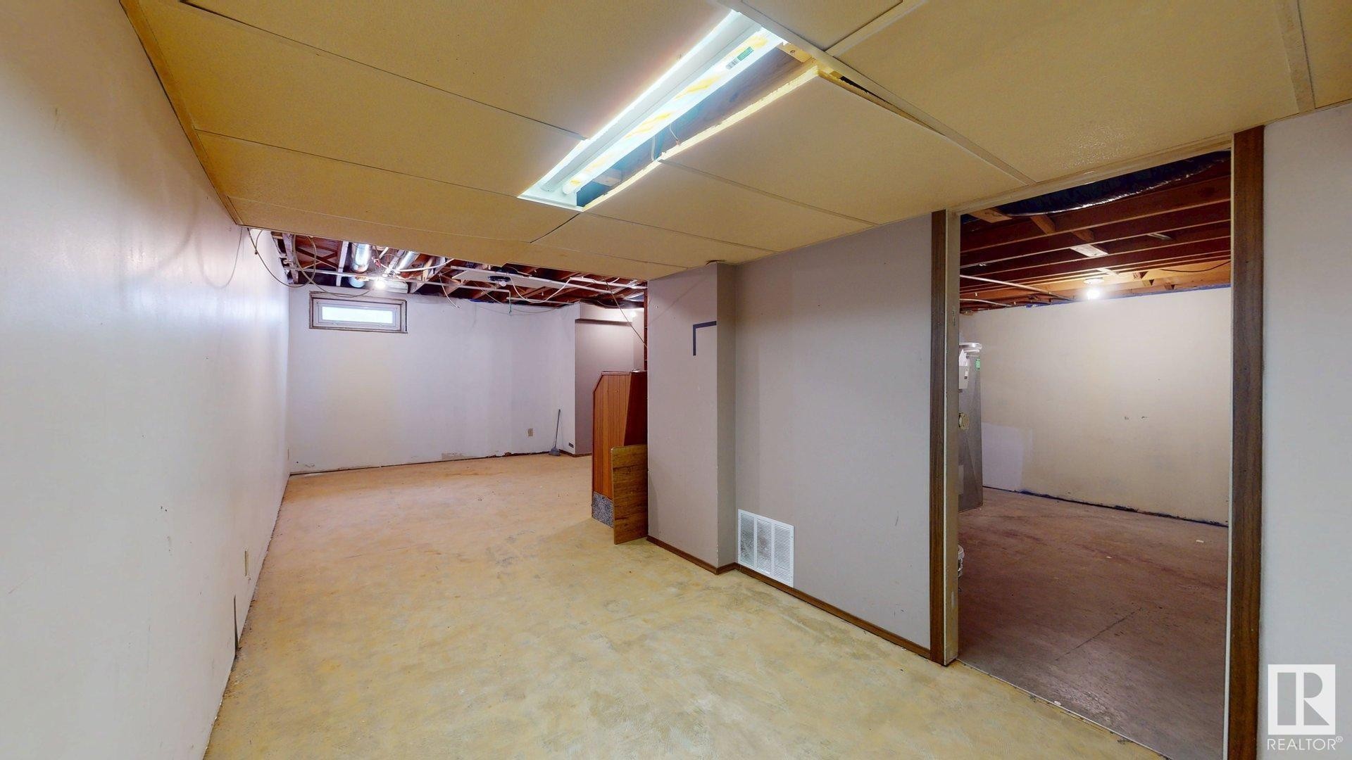 












613 MILLBOURNE Road E

,
Edmonton,




AB
T6X 3N3

