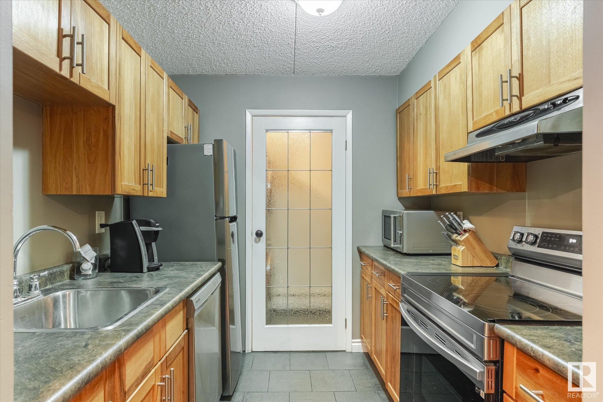 












301 9917 110 Street

,
Edmonton,




AB
T5K 2N4

